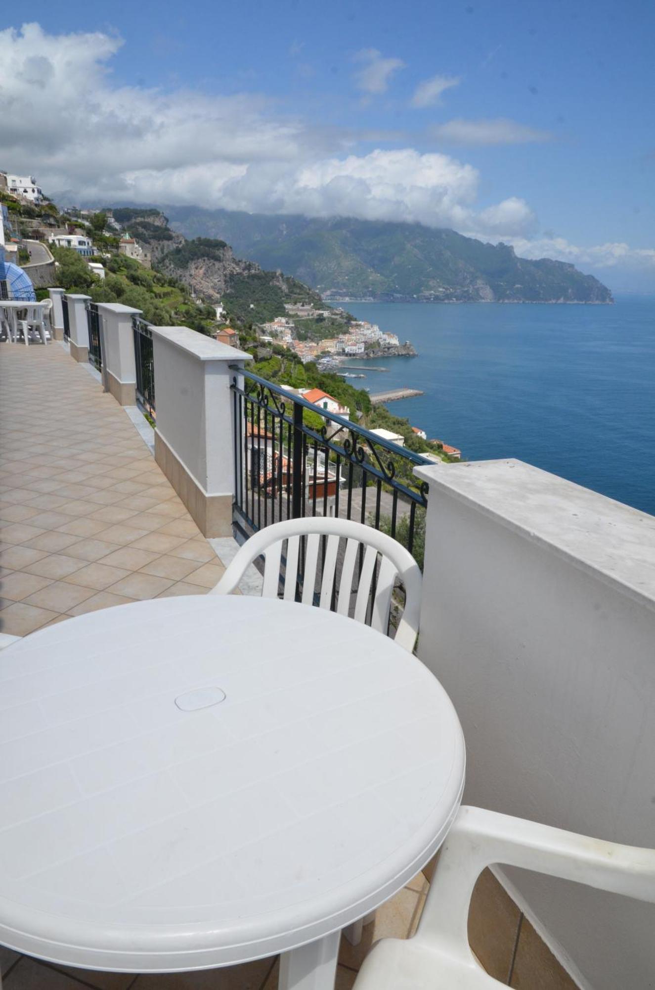 Amalfi Hills Aparthotel Phòng bức ảnh