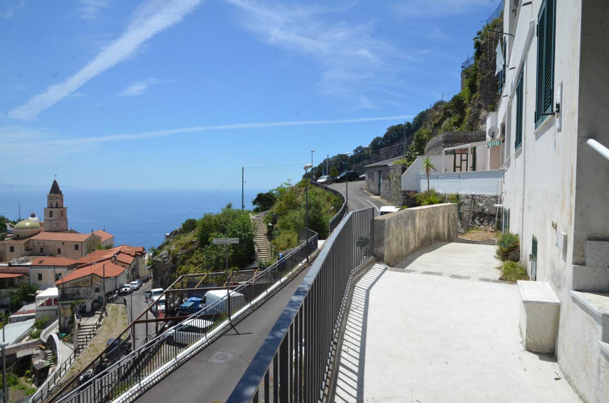 Amalfi Hills Aparthotel Phòng bức ảnh